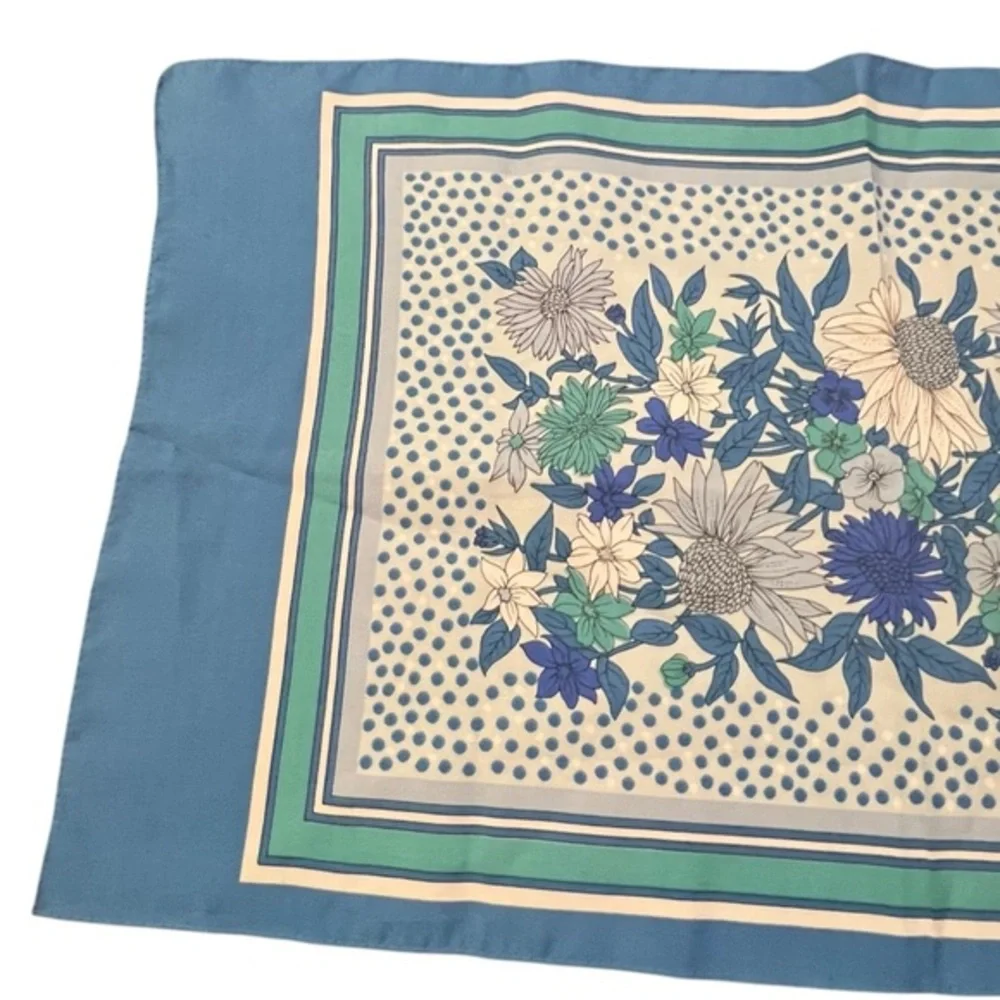 Vintage 80s Shawl Scarf Blue White Florals Cottagecore  41
